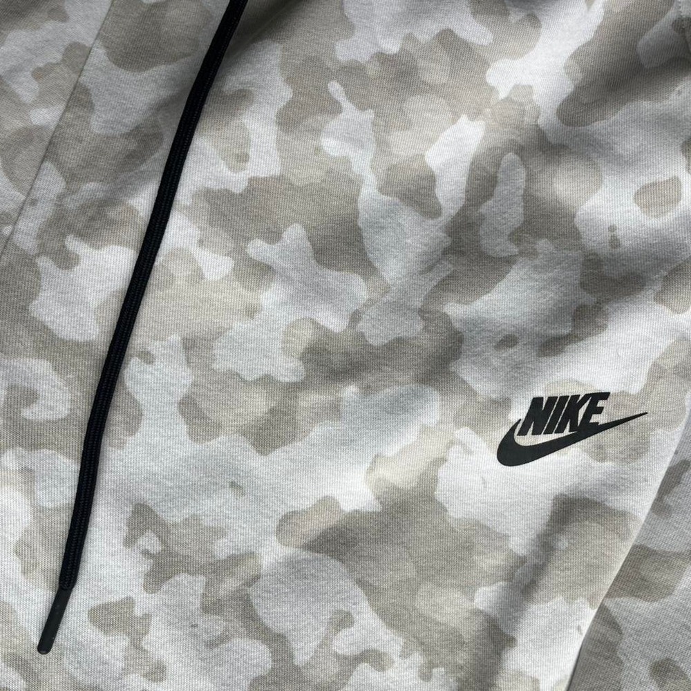 Nike camo joggers - Picture 2 of 7